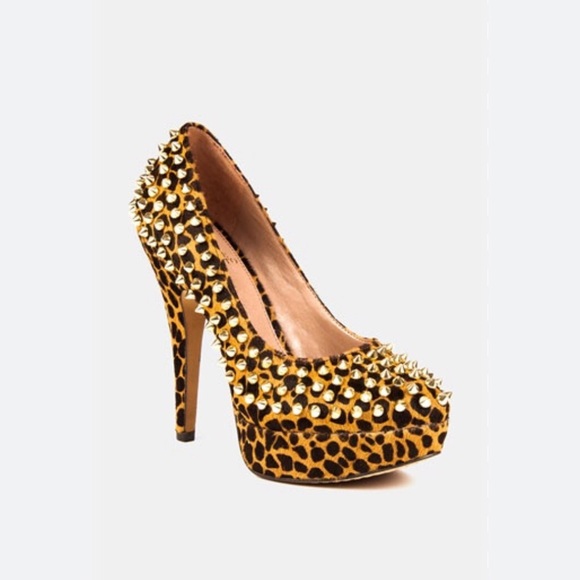 Vince Camuto Leopard Print Calf Hair Gold Studs Platform Heels Womens Sz 6 - Picture 1 of 10